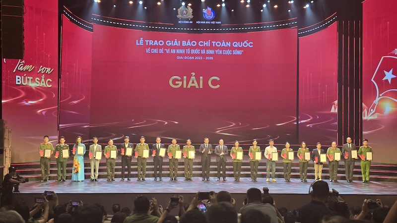 Báo Pháp luật Việt Nam đạt 2 giải C Giải báo chí toàn quốc ‘Vì An ninh Tổ quốc và bình yên cuộc sống’